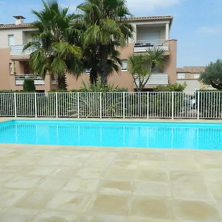Moderne En Résidence Avec Piscine