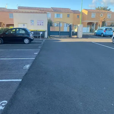 Moderne En Résidence Avec Piscine