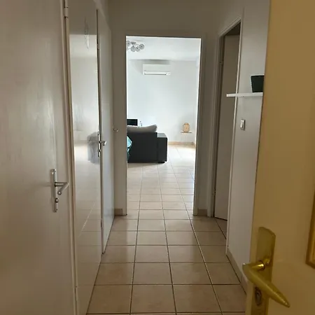 Moderne En Résidence Avec Piscine Mèze