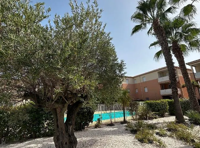 Moderne En Avec Piscine 아파트 *