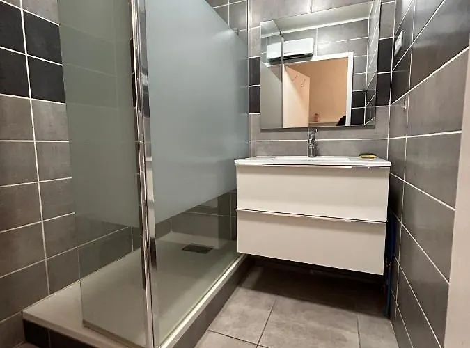 Moderne En Avec Piscine * 메제