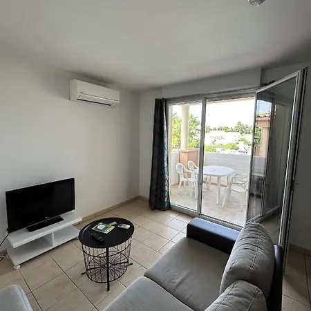 Moderne En Avec Piscine Apartmán