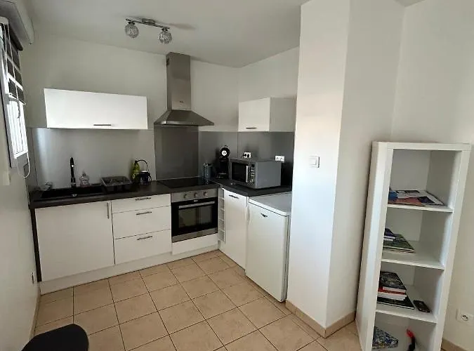 Moderne En Avec Piscine Апартаменты *